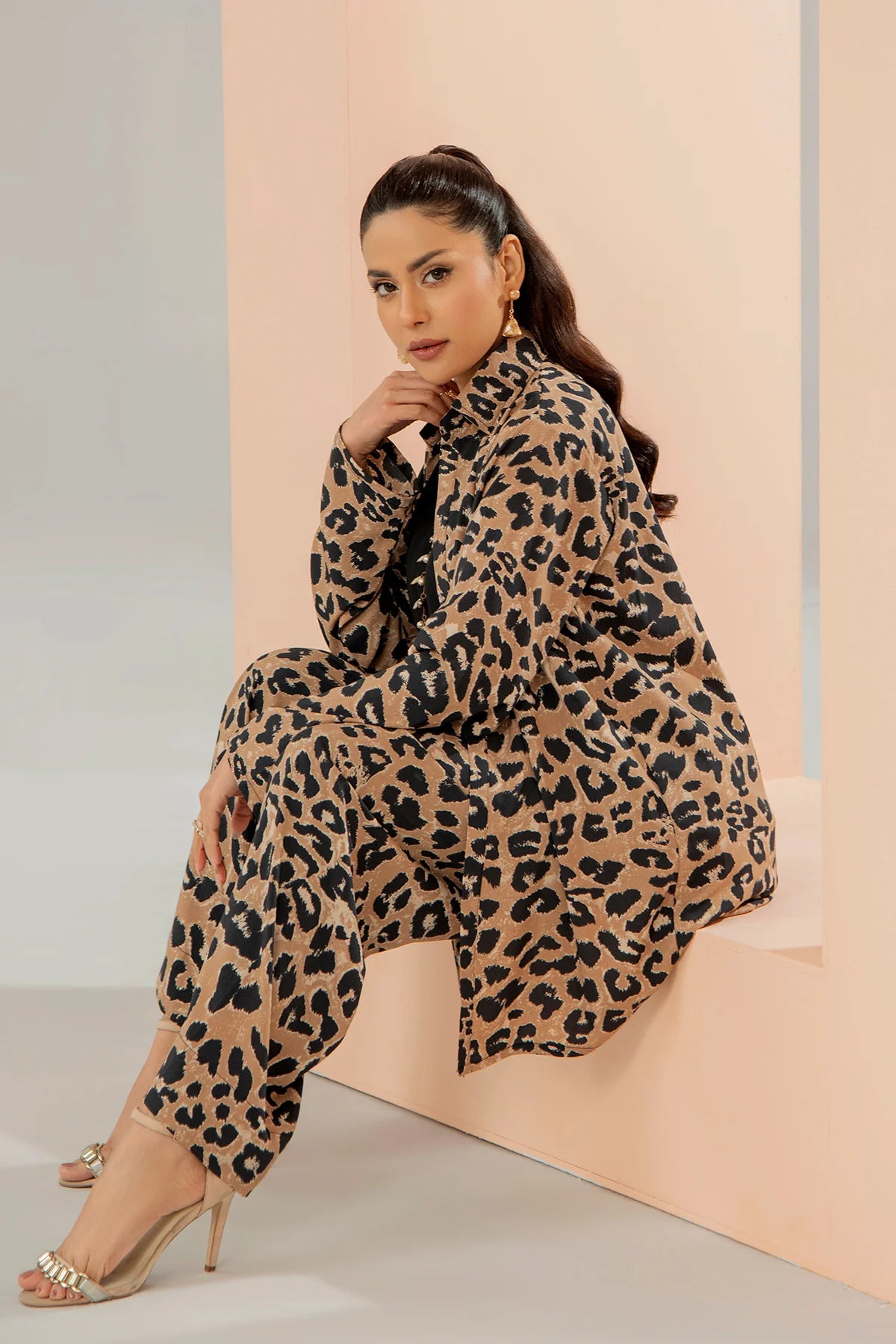 Leopard print 3-piece set with long coat and wide-leg pants, beige and dark spots