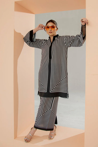 Striped crepe tunic and wide-leg pants set, black-and-white vertical line pattern