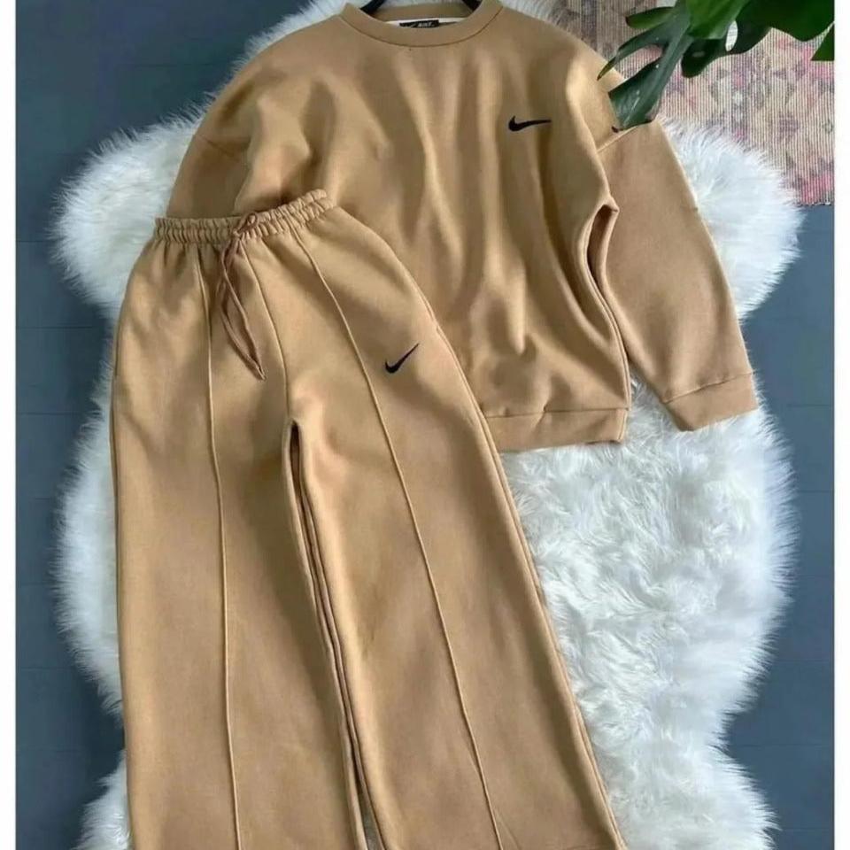 Camel 2-piece outfit set: crewneck sweatshirt and drawstring jogger pants