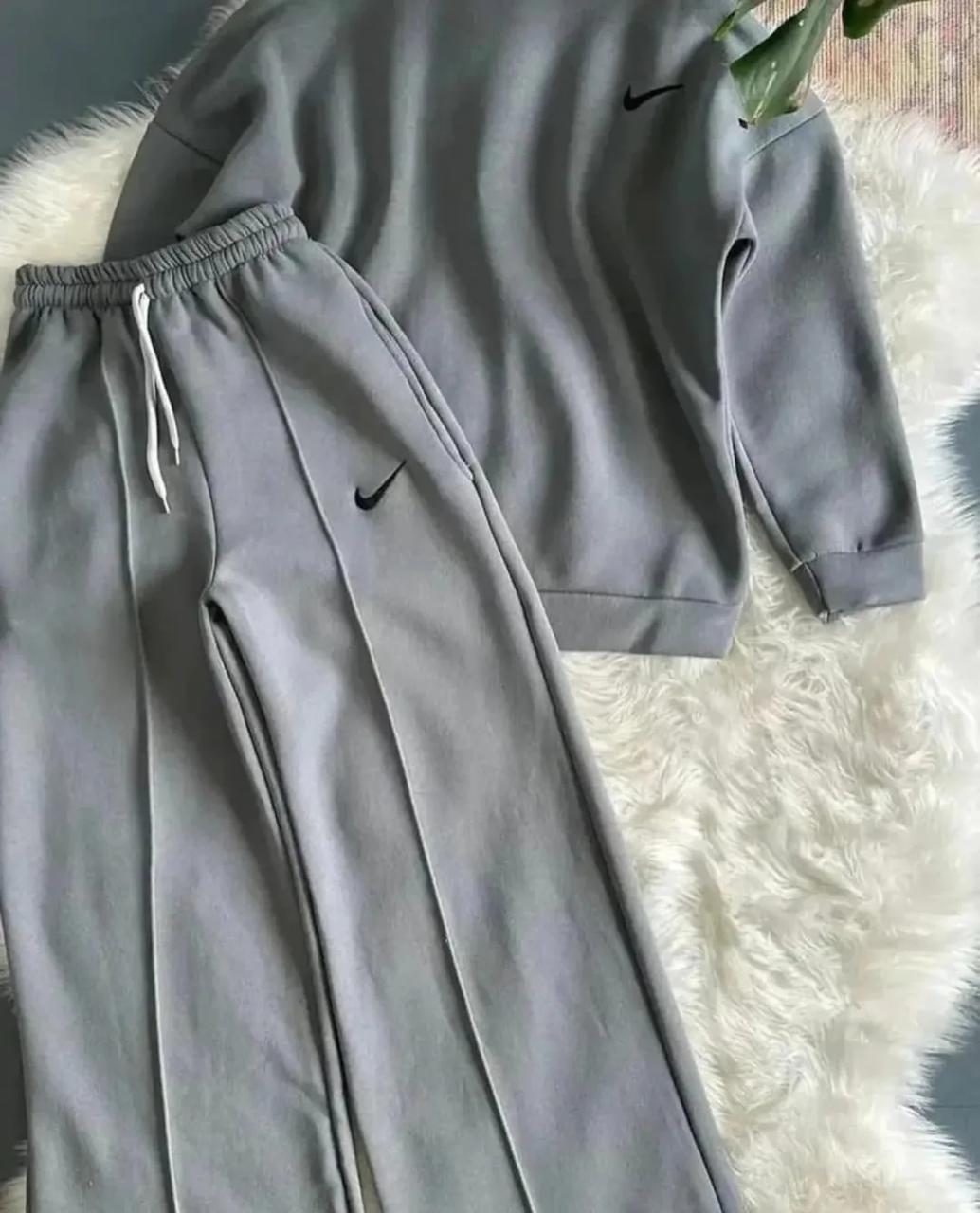 Grey 2-piece outfit set: crewneck sweatshirt and drawstring jogger pants