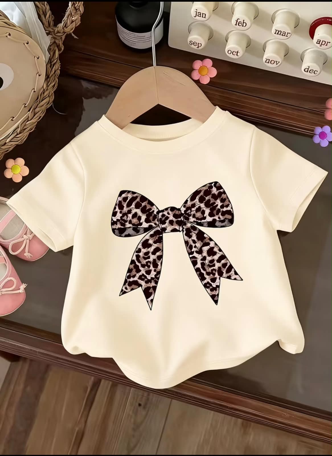 Girls beige bow T-shirt with leopard-print bow at the front