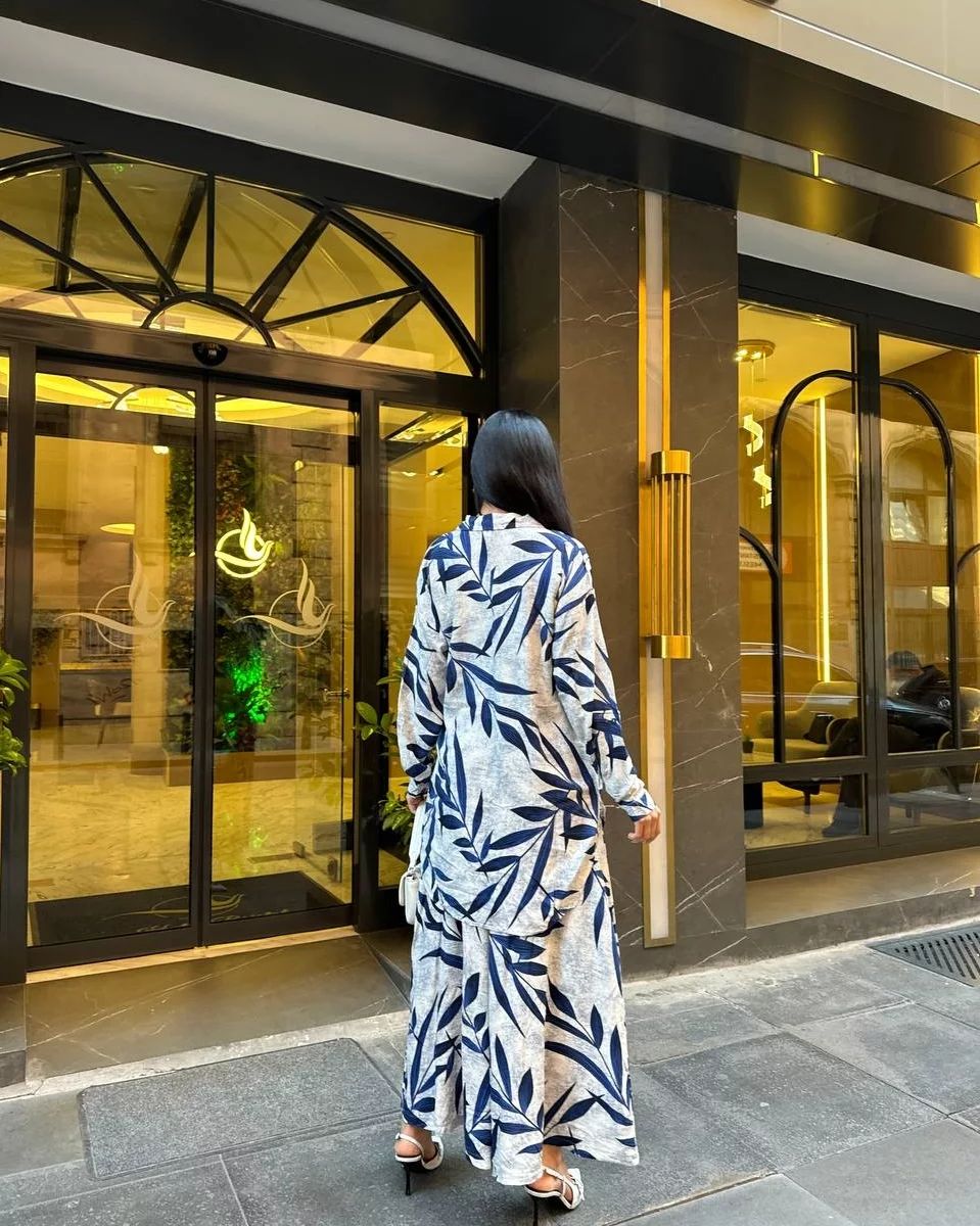 2-piece leaves print co-ord set with open jacket and long skirt, blue-and-white