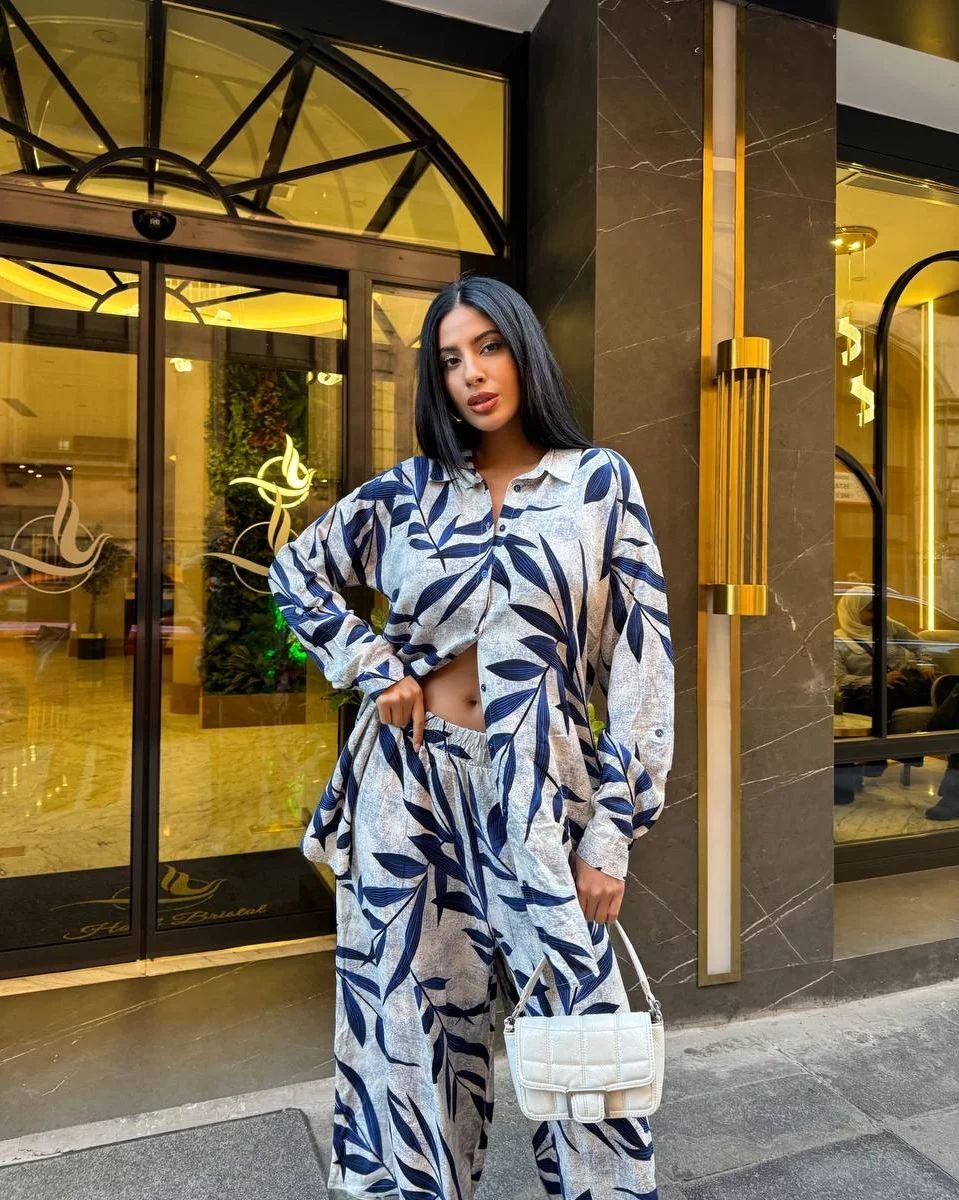 2-piece leaves print co-ord set with open jacket and long skirt, blue-and-white