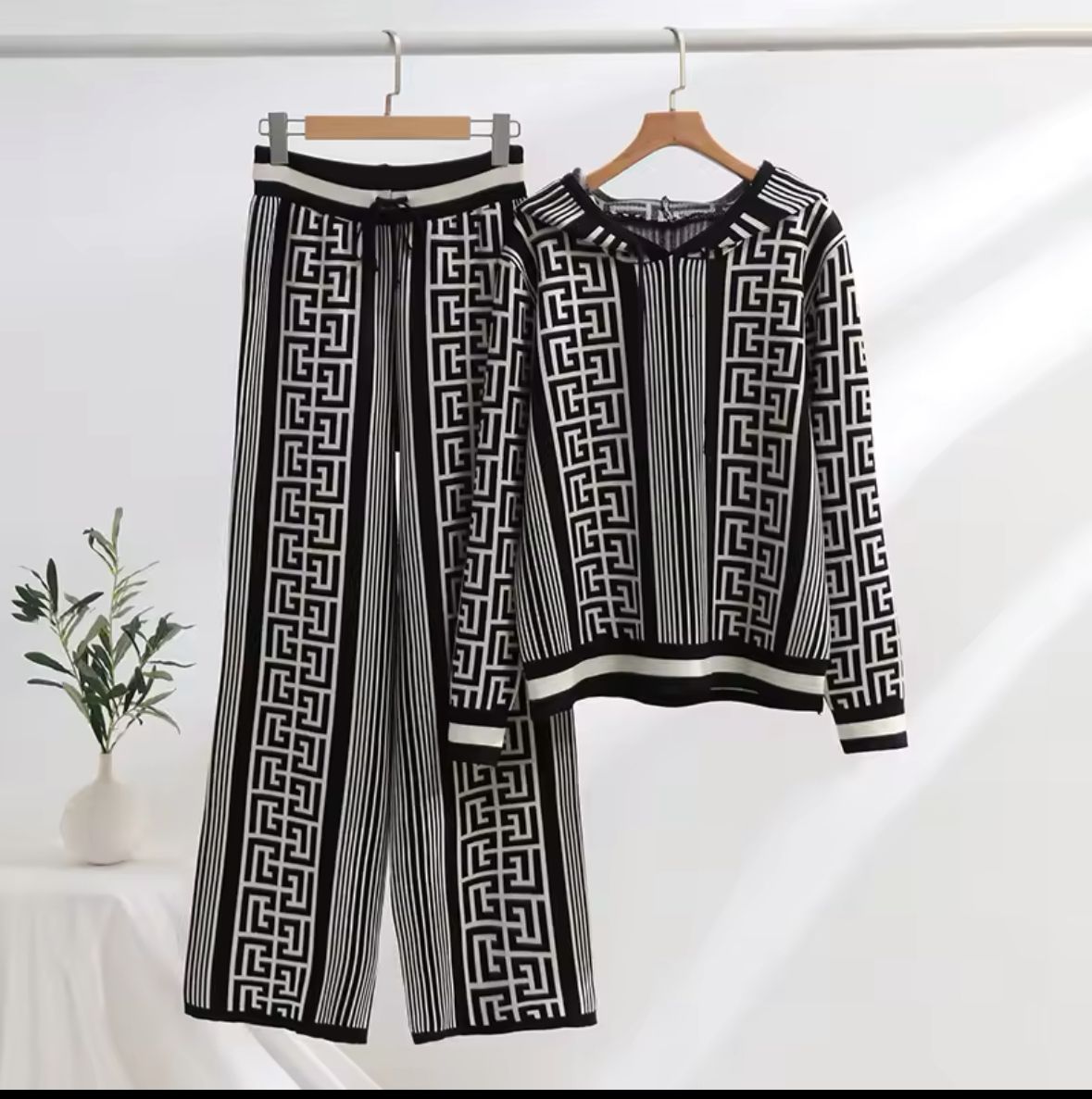 Black hoodie and wide-leg pants set with white geometric lattice pattern