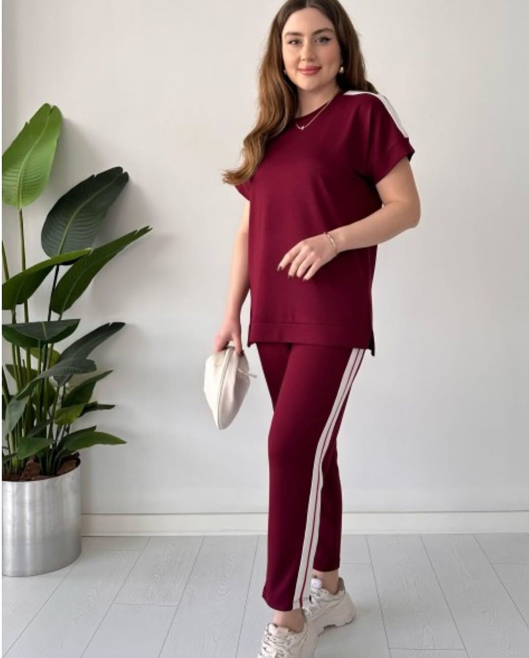 2-piece Turkish panel co-ord set in maroon: short-sleeve top and slim pants with side stripe.