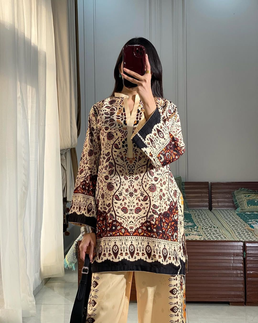 Printed floral tunic with V-neck and long sleeves, paired with matching beige pants