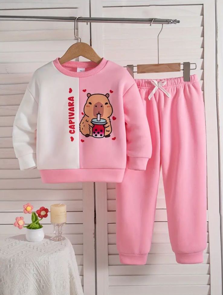 Kids winter tracksuit in pink: long-sleeve sweatshirt with capybara heart graphic, joggers