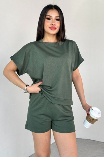 Green casual two-piece set: short-sleeve top and matching shorts with front knot