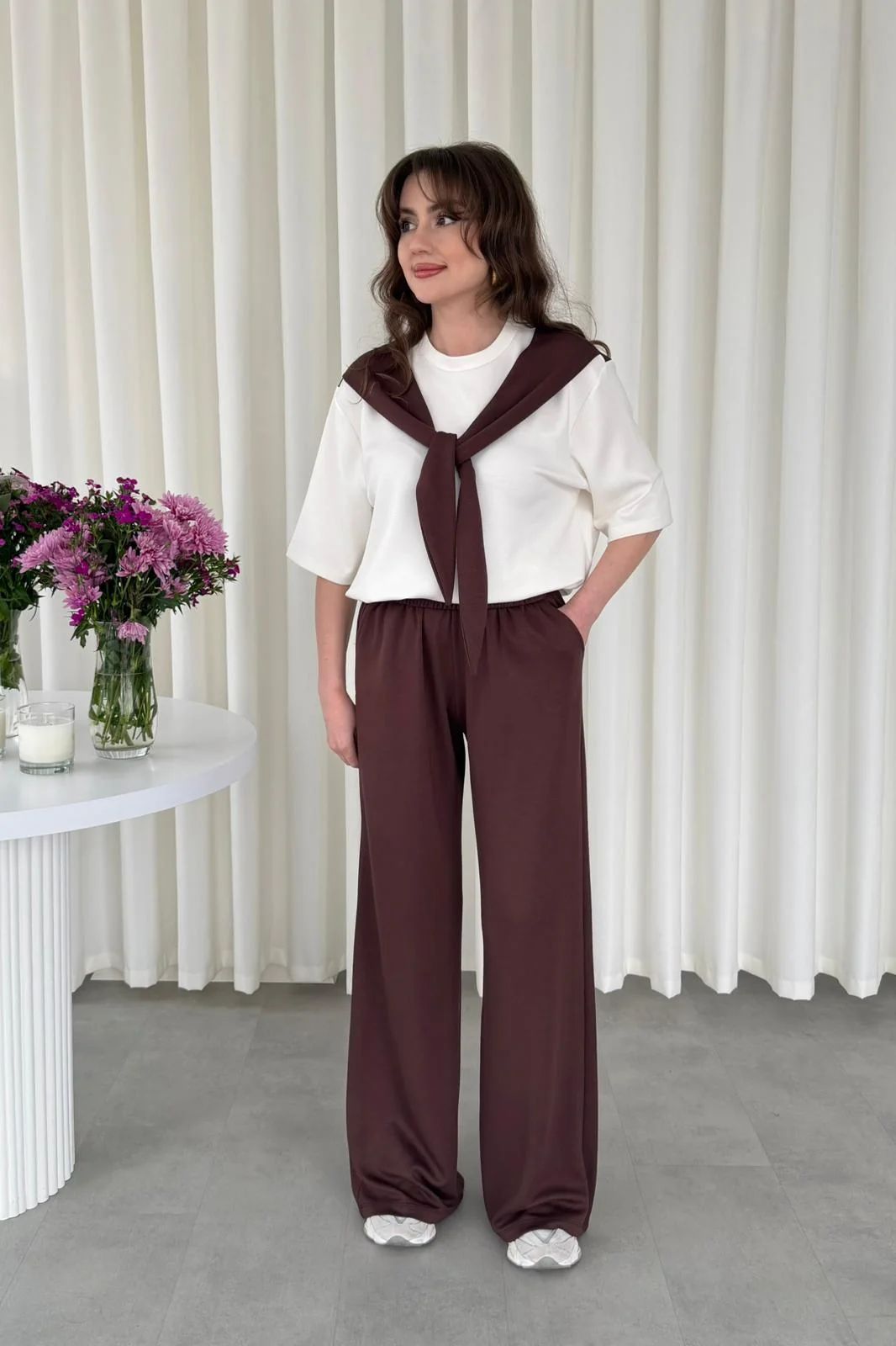 Shoulder-tie 2-piece suit set, white top with maroon shoulder tie and wide-leg maroon pants