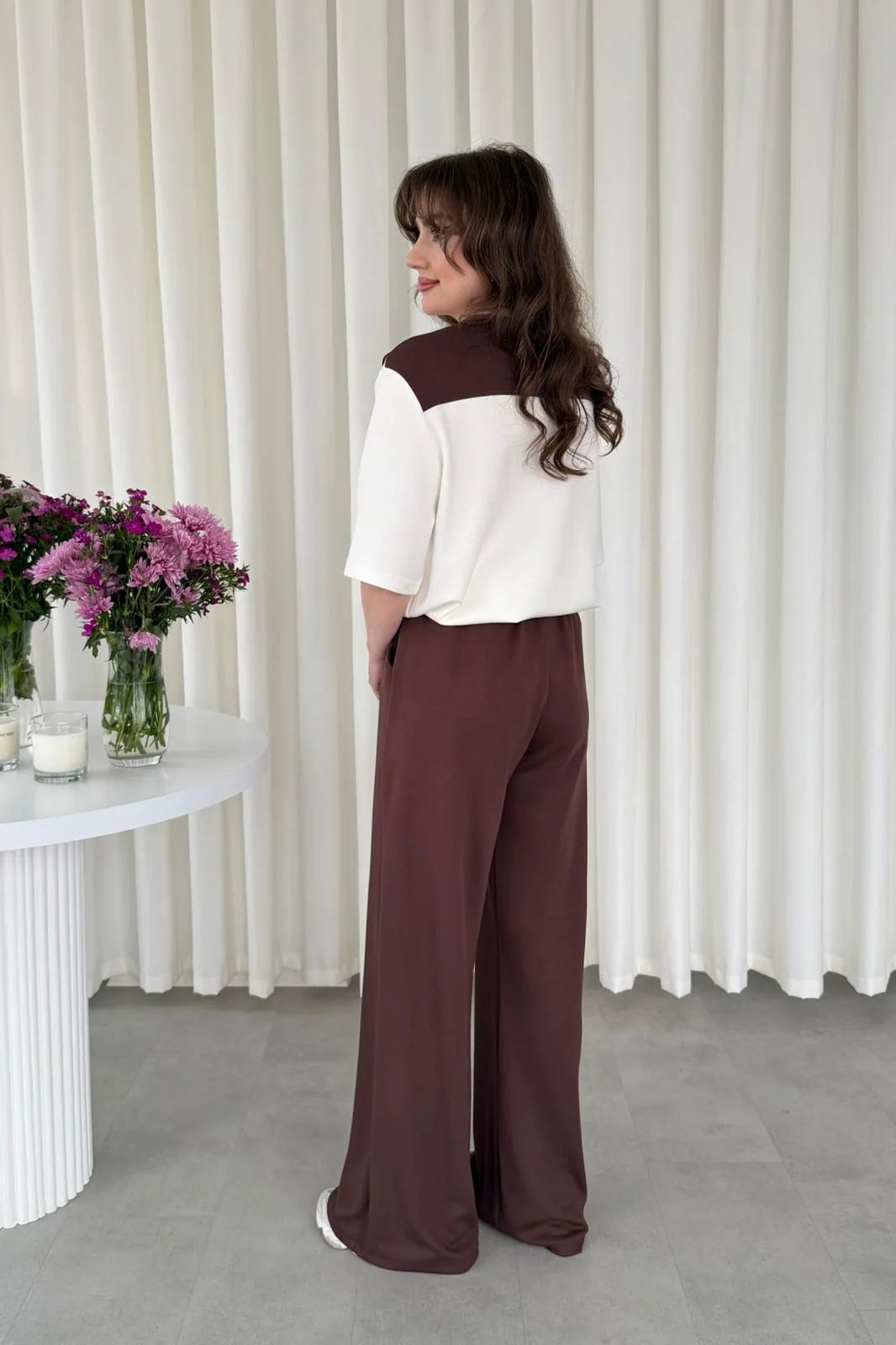 Shoulder-tie 2-piece suit set, white top with dark brown shoulder tie and wide-leg brown pants