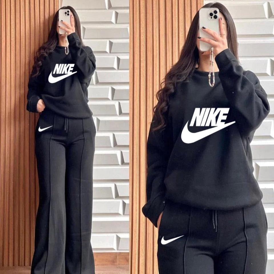 Printed Nike 2-piece winter outfit: black sweatshirt and wide-leg pants set.
