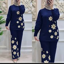 Navy long-sleeve top and matching pants with light yellow daisy print